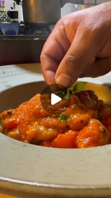 Gnocchi de Pinhão ao Molho de Passata de Tomate Caseira