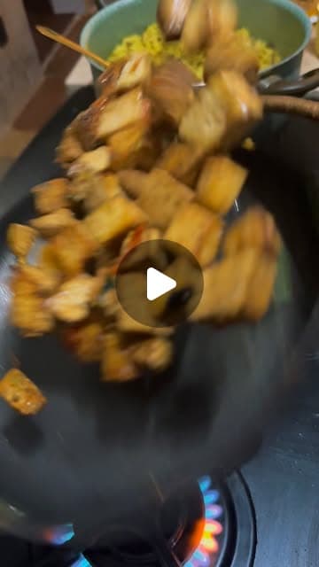 Tofu Refogado com Arroz Carreteiro de Fibra de Caju