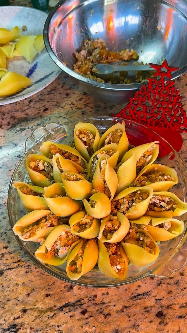 Conchiglioni Recheado de Damasco, Nozes e Tofu
